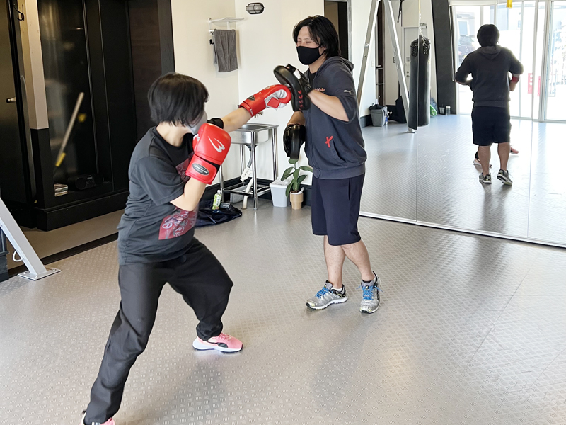 ボクシングミット打ち